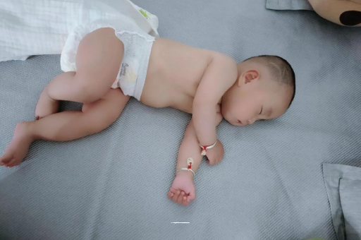 天津三个月宝宝抬头不稳